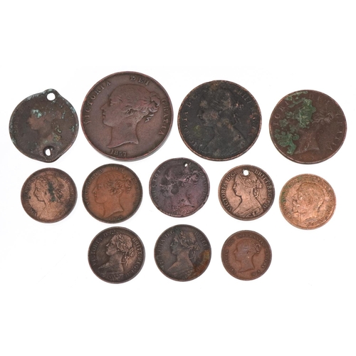 1274 - Victorian bronze and copper coinage comprising pennies, half pennies, farthings and a half farthing ... 