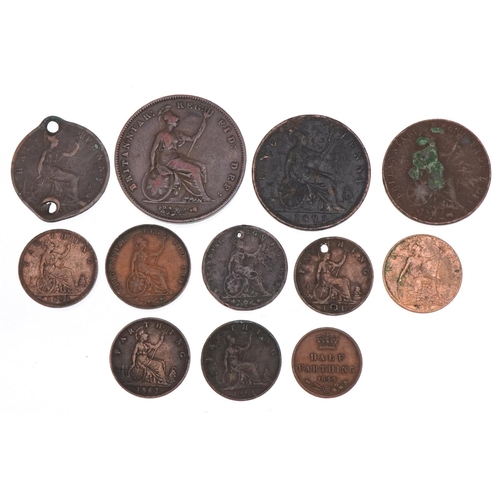 1274 - Victorian bronze and copper coinage comprising pennies, half pennies, farthings and a half farthing ... 