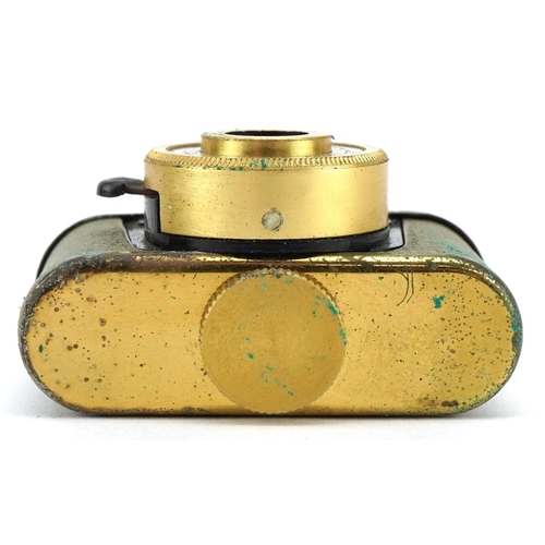 1184 - A Walter Kunik Peti miniature camera with original leather case.