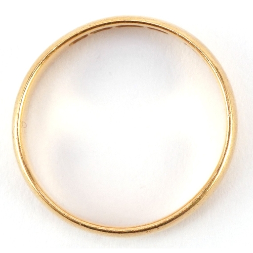 3028 - A 22ct gold wedding band, Birmingham 1918, size R, 4.3g.