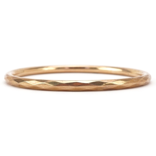 3025 - A 9ct gold bangle, Chester 1936, 8cm in diameter, 13.7g.