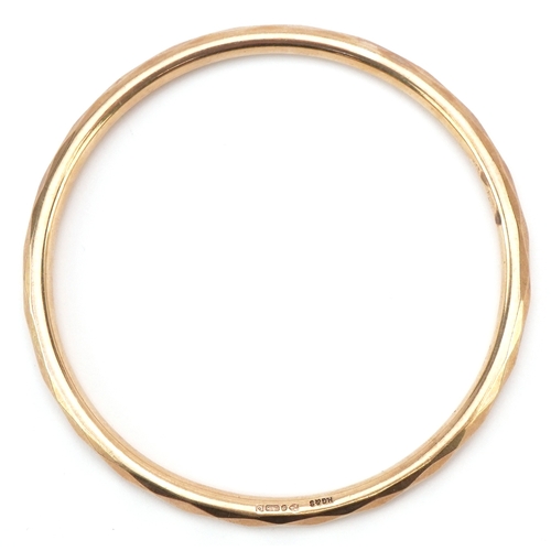 3025 - A 9ct gold bangle, Chester 1936, 8cm in diameter, 13.7g.