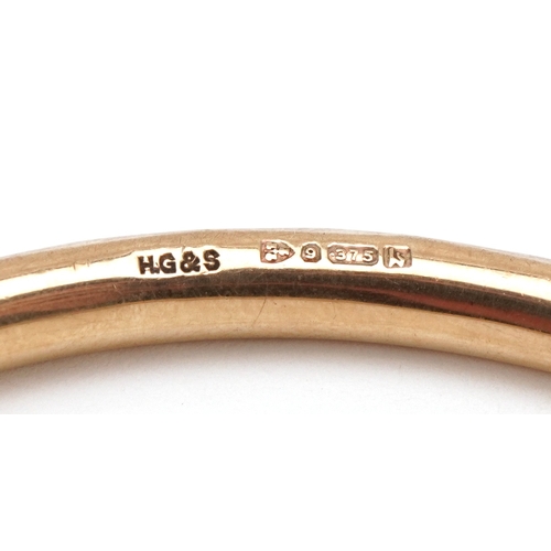 3025 - A 9ct gold bangle, Chester 1936, 8cm in diameter, 13.7g.