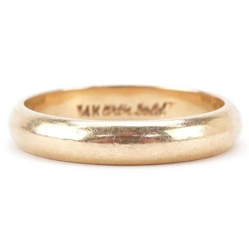 3041 - A 14ct gold wedding band, size Q/R, 4.4g.