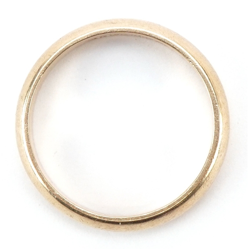 3041 - A 14ct gold wedding band, size Q/R, 4.4g.