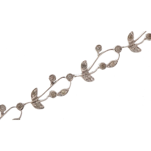 3032 - An unmarked white gold and diamond floral bracelet, 19cm in length, 6.0g.