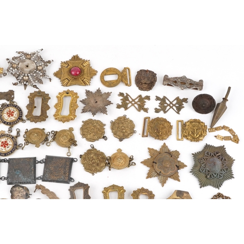 1285 - A large collection of military interest badges and belt buckles.