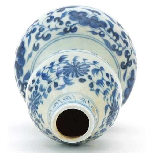 115 - A Chinese blue and white porcelain double gourd vase hand painted with scrolling foliage, 21cm high.