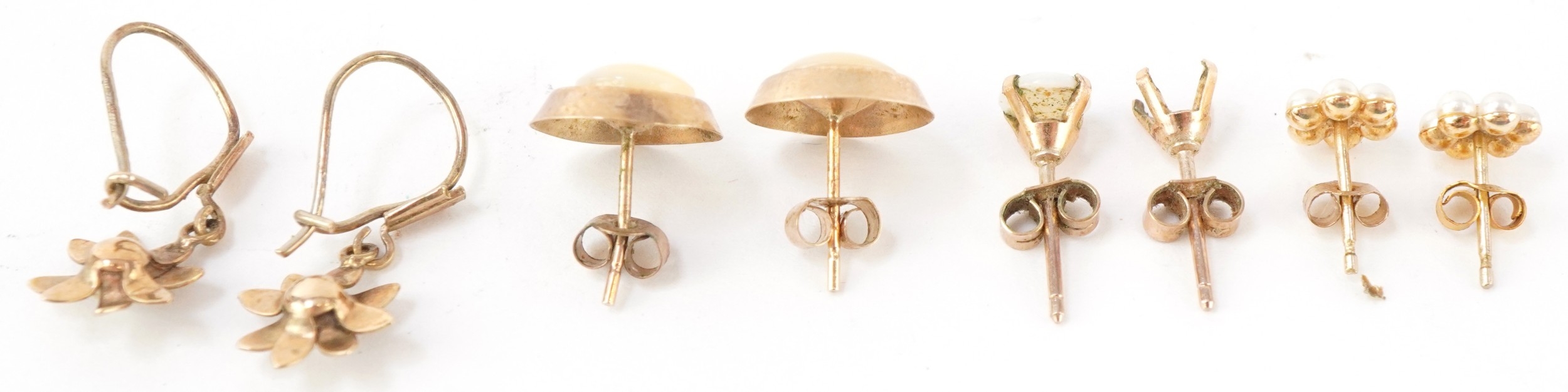9ct gold and unmarked gold earrings including a pair of cultured pearl ...