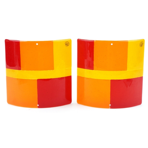 A pair of Murano glass curved shaped wall lights, each 25cm high.