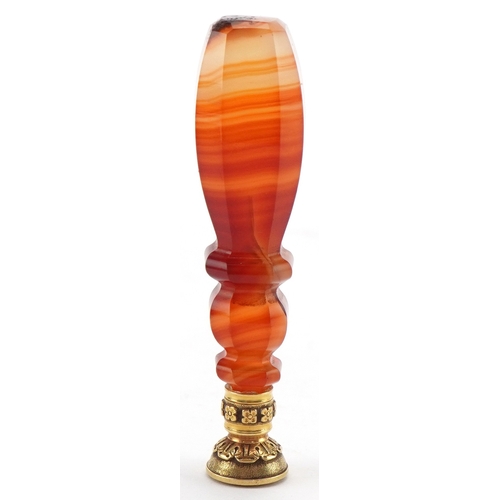 47 - A Victorian faceted agate and gold mounted desk seal with an unengraved bloodstone matrix, housed in... 
