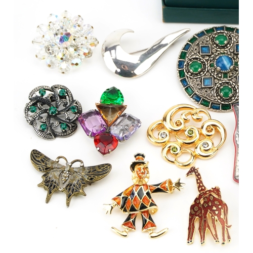 Vintage and later brooches including jewelled and enamelled examples ...