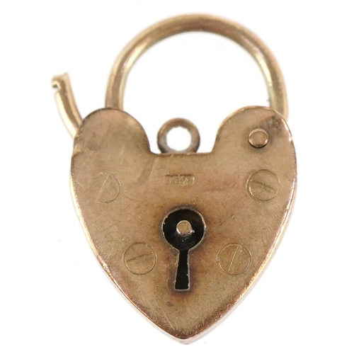 3207 - A 9ct gold love heart padlock jewellery clasp, 1.9cm high, 1.3g.