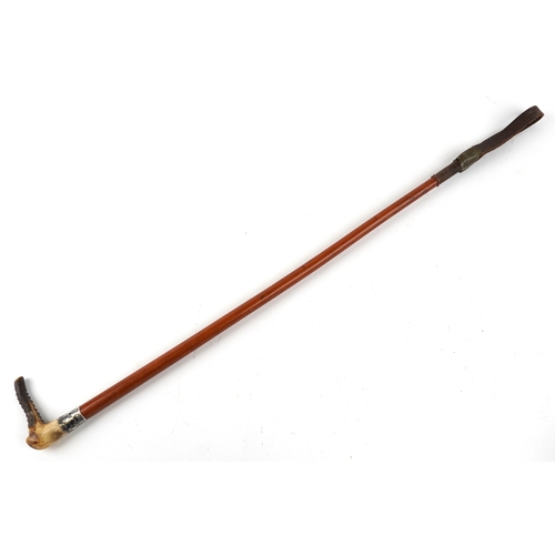 423 - An early 20th century H Neale malacca riding crop with stag horn handle and silver collar, 82cm in l... 