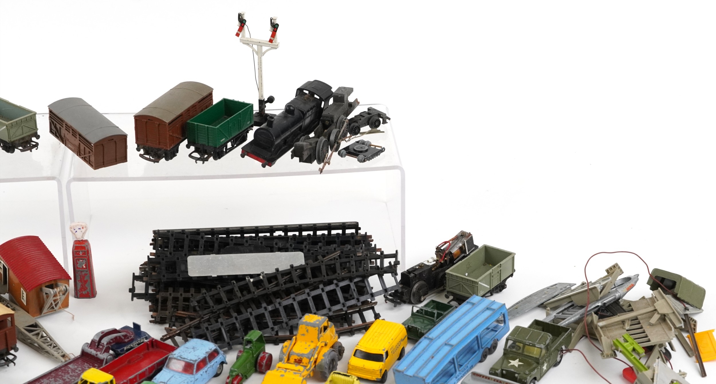 Vintage and later diecast vehicles and OO gauge model railway items ...