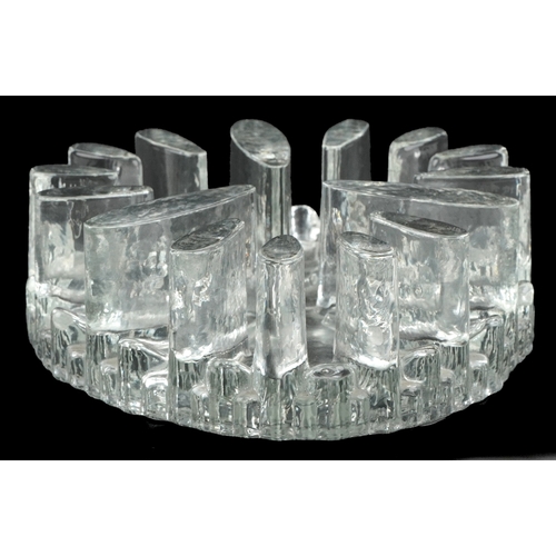 443 - A 20th century glass trivet, 19cm in diameter.