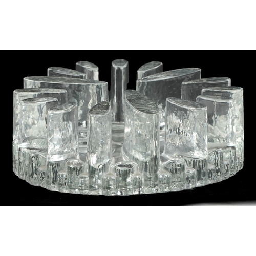 443 - A 20th century glass trivet, 19cm in diameter.