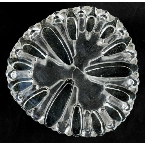 443 - A 20th century glass trivet, 19cm in diameter.