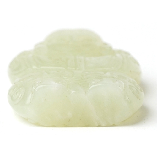 508 - A Chinese green stone carving of a kneeling figure, 6cm high, 58.7g.