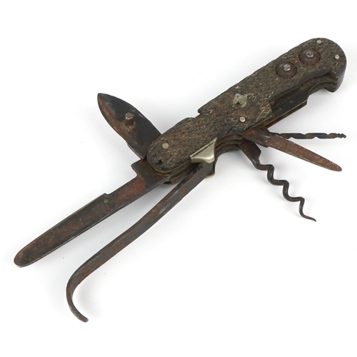 2790 - A Victorian coachman's knife with wood handle, 20cm in length.