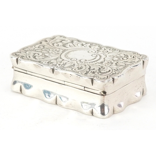 33 - Thomas Woolley, an Edwardian silver snuff box, Birmingham 1903, 5.3cm wide, 64.3g.