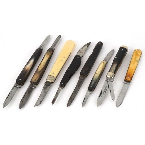534 - A collection of folding pocket knives with horn flanked handles including Joseph Rodgers and Sons an... 
