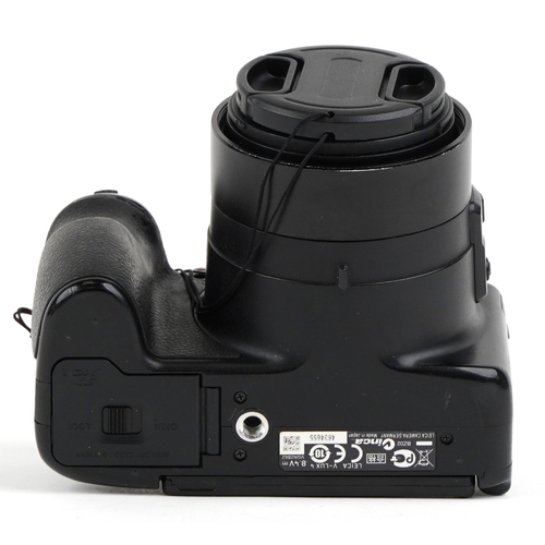  A Leica V Lux 4 camera with box and accessories.