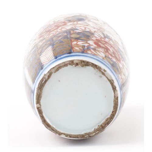 1582 - A small Japanese Imari porcelain vase, early 20th century, H-12cm.