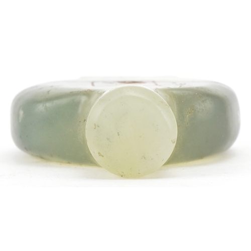 1835 - A Chinese green hardstone snuff bottle with engraved decoration, 6cm high.