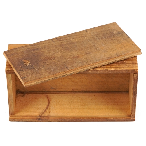 741 - A 20th century turned boxwood and ebony chess set, the king 6cm high.