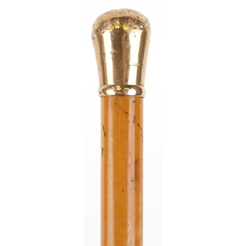  A George V malacca walking cane with 9ct gold handle, London 1929, 90cm in length.