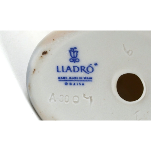 654 - Eight Lladro porcelain models of geese including A-21F and A-20N, the largest 14cm high.