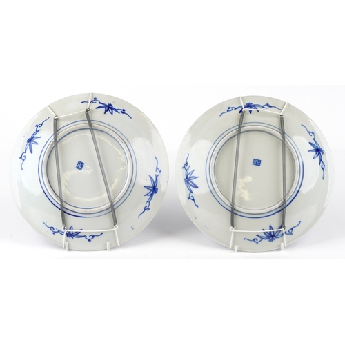 511 - A pair of Chinese blue and white porcelain circular shallow bowls, 20th century, with hand painted f... 