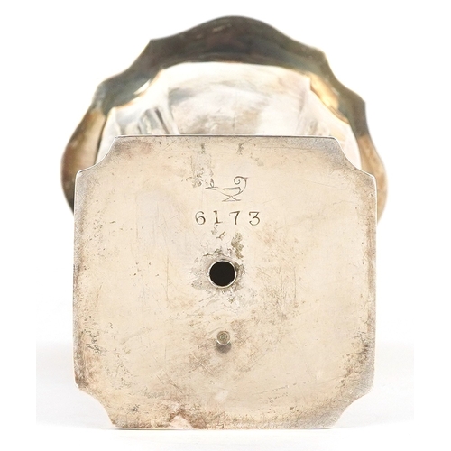 37 - Roberts & Belk Ltd., an Edwardian silver caster with screw top, 17.5cm high, 181.0g.