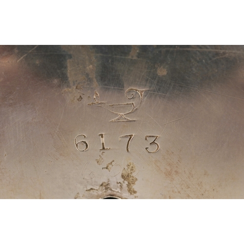 37 - Roberts & Belk Ltd., an Edwardian silver caster with screw top, 17.5cm high, 181.0g.