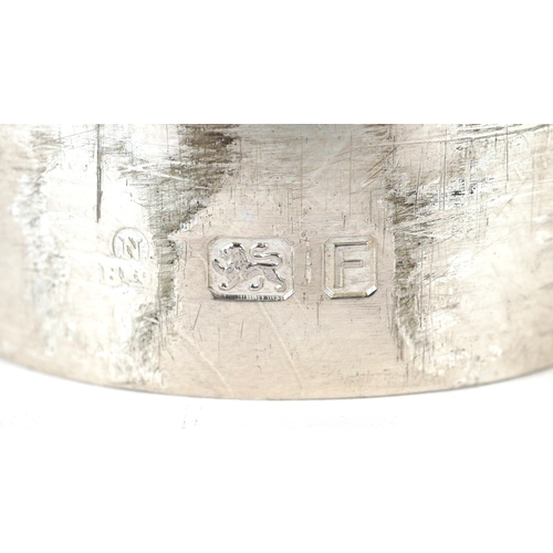 31 - Nayler Brothers, a George VI silver baluster shaped caster, London 1941, 18cm high, 287.5g.