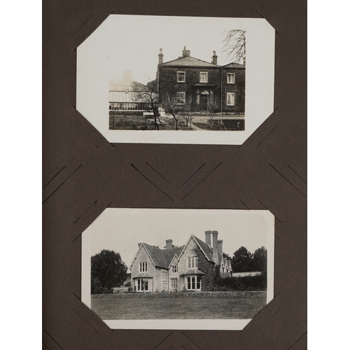 1286 - A collection of early 20th century and later postcards, mostly topographical, including Stonehenge, ... 