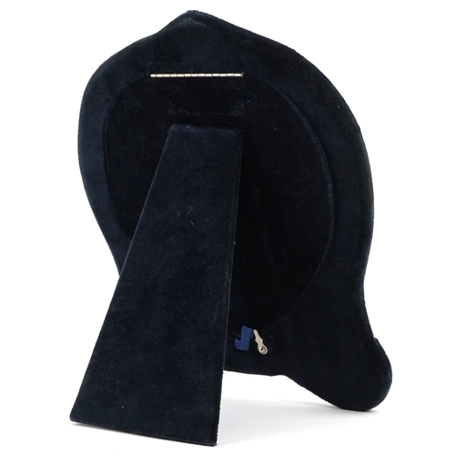 46 - J C, an Elizabeth II silver easel mirror with bevelled glass and embossed decoration, London 2000, 2... 