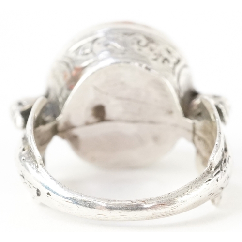 3448 - A Persian unmarked silver ring with an intaglio hardstone seal, size N/O, 9.6g.