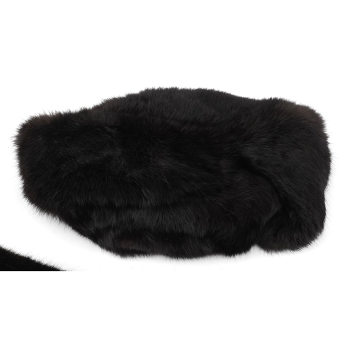 1034 - Vintage fur including an extra small Glenn Models faux fur three quarter length jacket and stoles, t... 