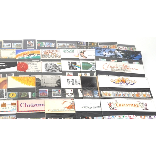 1283 - A large quantity of British presentation packs including high value definitives. the packs mainly wi... 