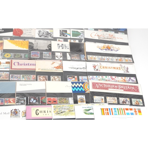 1283 - A large quantity of British presentation packs including high value definitives. the packs mainly wi... 