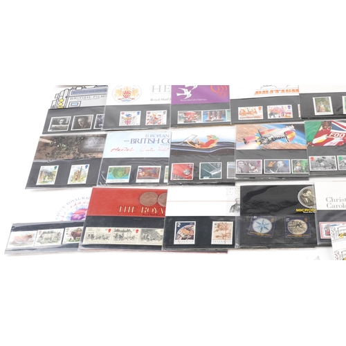 1283 - A large quantity of British presentation packs including high value definitives. the packs mainly wi... 