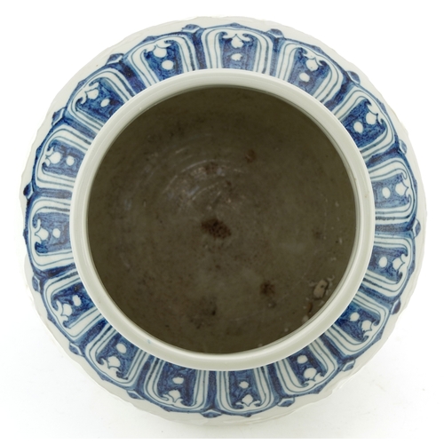 350 - A Chinese blue and white porcelain jardinière decorated in relief and incised with dragons, 20cm hig... 