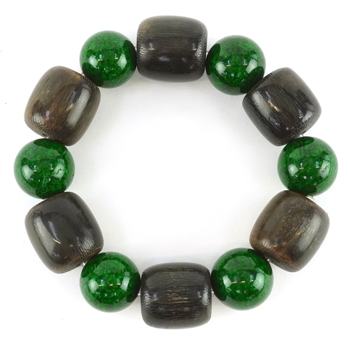 3393 - A Chinese green stone and horn bead bracelet, the largest beads approximately 17.7mm x 19.3mm, 82.4g... 