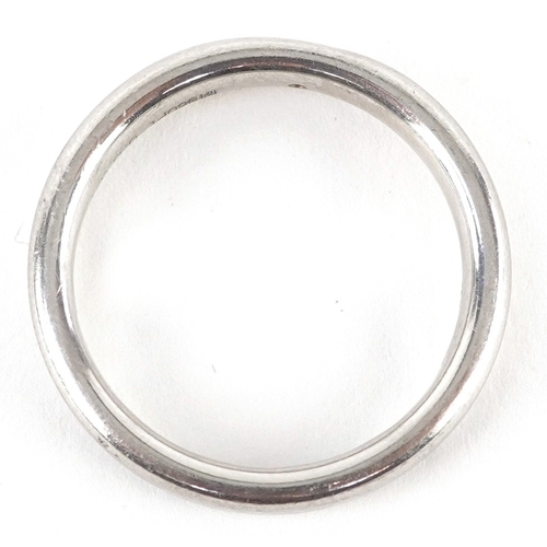 3372 - A platinum and baguette cut diamond ring, size U, 12.0g.