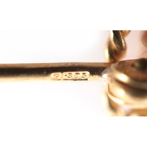 3193 - A 9ct gold mounted cameo shell brooch carved with a maiden, 2.6cm high, 3.6g.