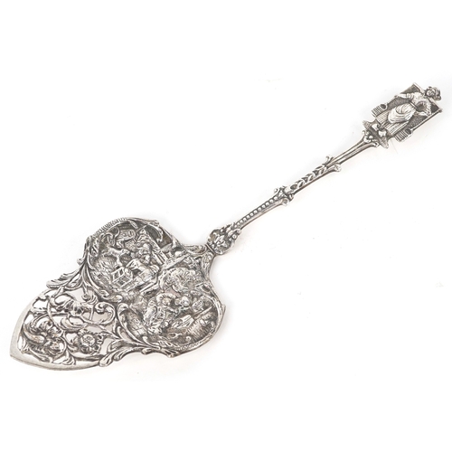 3638 - An early 20th century Dutch silver cake slice with pierced decoration, 20cm in length.