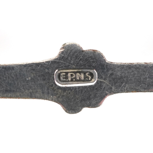 3638 - An early 20th century Dutch silver cake slice with pierced decoration, 20cm in length.