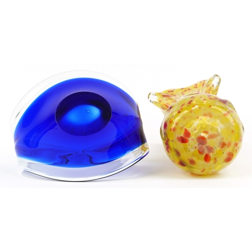 1493 - A mid 20th century art glass vase, 33cm high together with a similar blue glass centrepiece bowl, 17... 